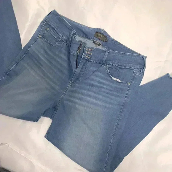 Torrid Super Soft Jegging Eco Medium Wash Disco Fever 3 Button Closure SIZE 20T - Picture 1 of 11